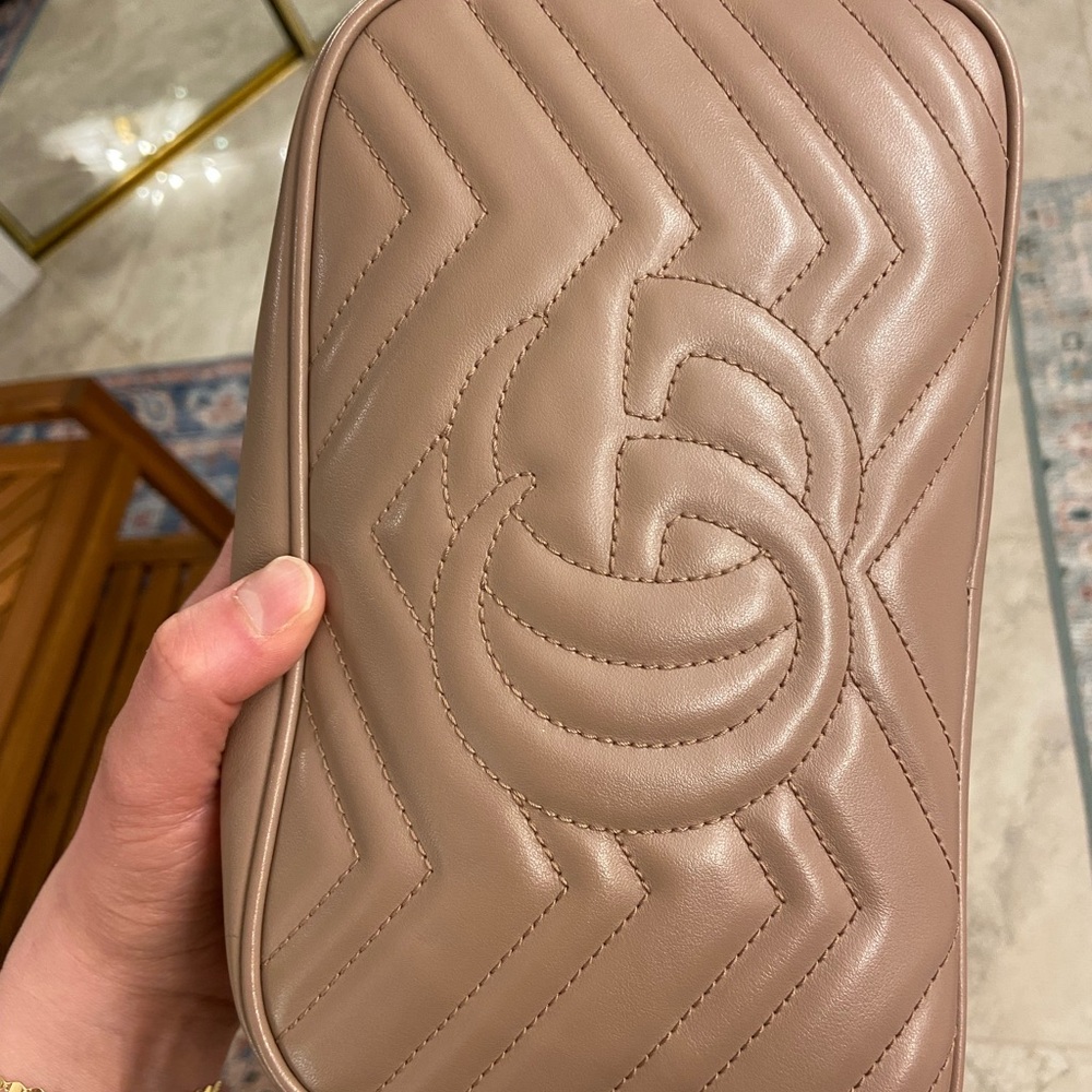 Gucci Marmont Camera Bag - Picture 5 of 16